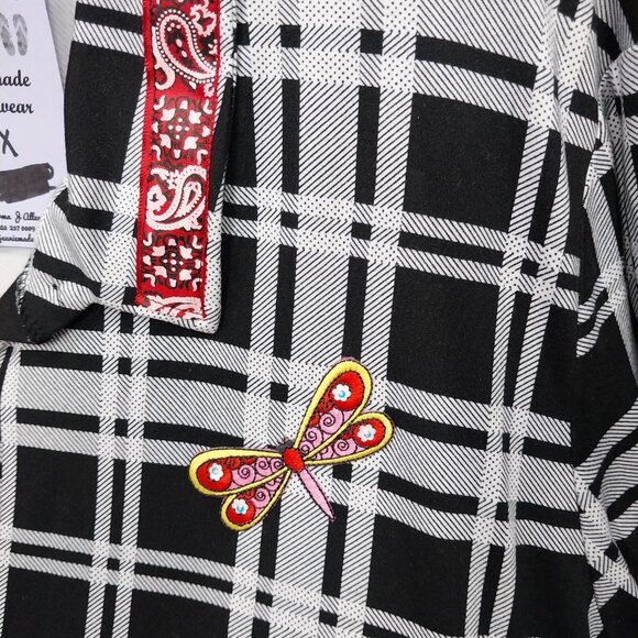 3053 Size 1X Upcycled Poly-Spandex Button Down Tunic in Black And Red. - Picture 4 of 7